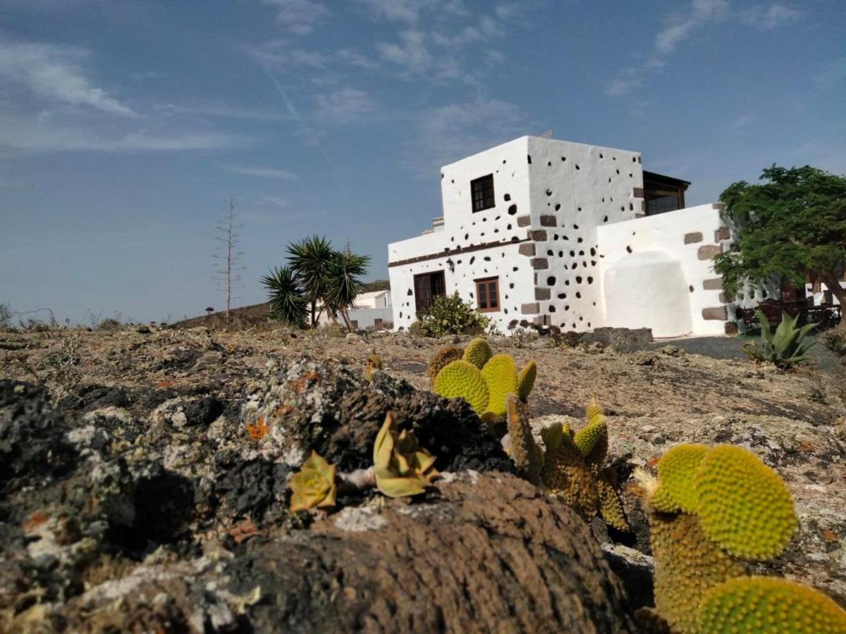 Lanzarote Casa Volcanica-Anclada Sobre La Lava Del Volcan Montana Blanca Εξωτερικό φωτογραφία