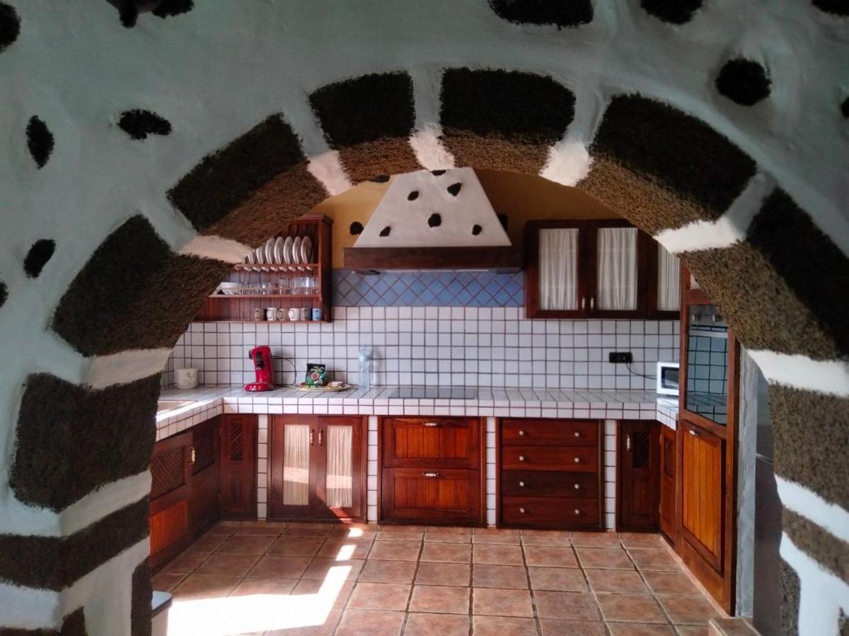 Lanzarote Casa Volcanica-Anclada Sobre La Lava Del Volcan Montana Blanca Εξωτερικό φωτογραφία